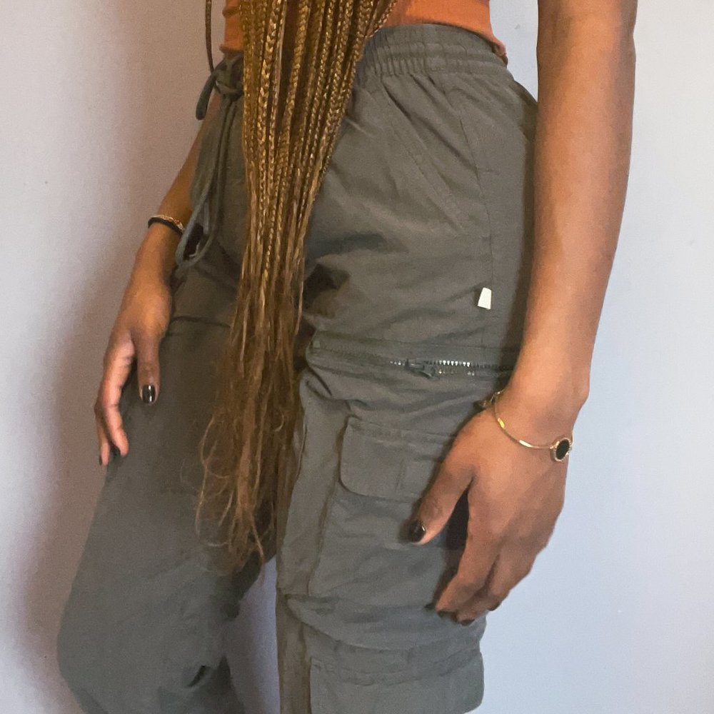 URBAN OUTFITTERS CARGO GREEN PANT